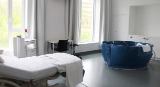 Kamer met bevallingsbad materniteit AZ Sint-Maarten