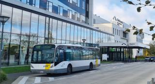 De Lijn aan hoofdingang AZ Sint-Maarten